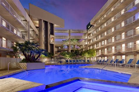 DoubleTree Suites by Hilton Phoenix Pool Pictures & Reviews - Tripadvisor