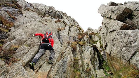 How to scramble Little and North Gullies, Tryfan, Snowdonia | live for ...