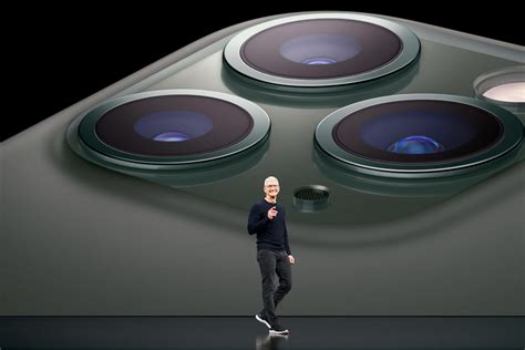 Apple Announces Collection of New iPhones at Keynote Event - FASHION Magazine