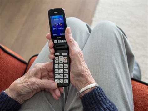 Best Jitterbug Flip Phone for Seniors is Now Available in Verizon