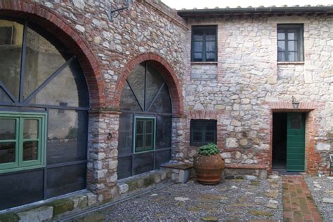 Italy House Hunting: Lovely stonehouse with small garden