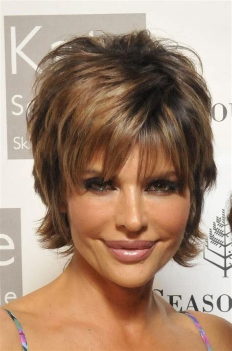 Lisa Rinna - | Hairstyles for Women Over 40 in 2019 | Short hair styles for round faces, Medium ...