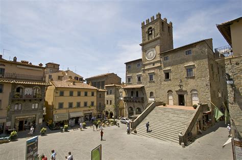 Cortona, information about one of Tuscany's beautiful hill towns