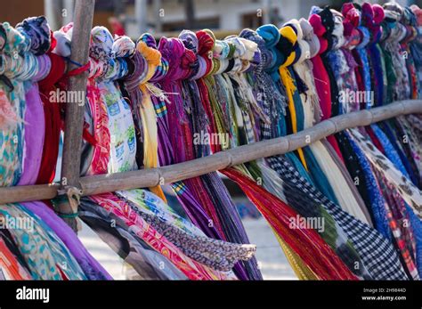 Kenya traditional clothing hi-res stock photography and images - Alamy