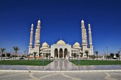 Premium Photo | Al Saleh Mosque Great Mosque of Sana'a Yemen