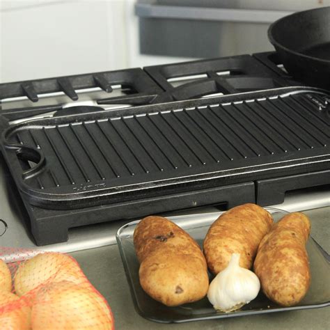 Lodge Seasoned Reversible Cast Iron Griddle - Large : BBQGuys