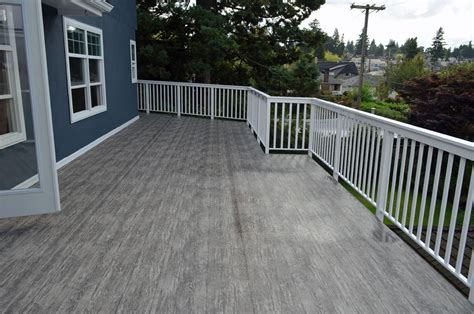 Discover the Benefits of Vinyl Decks | Decksforlife.ca