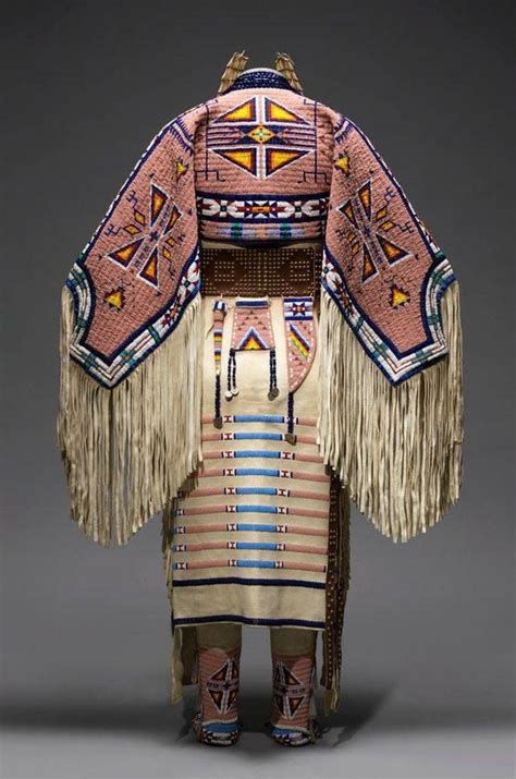 696 best images about Beading Dresses Sioux and Relatives on Pinterest | Auction, Native ...