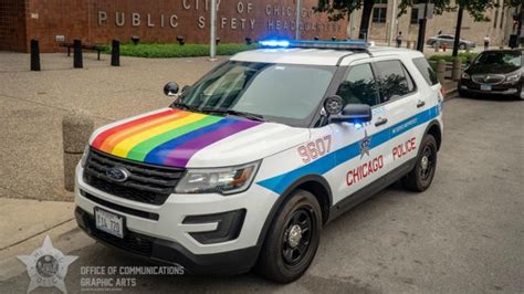 Chicago Police unveils rainbow decal for Pride Parade