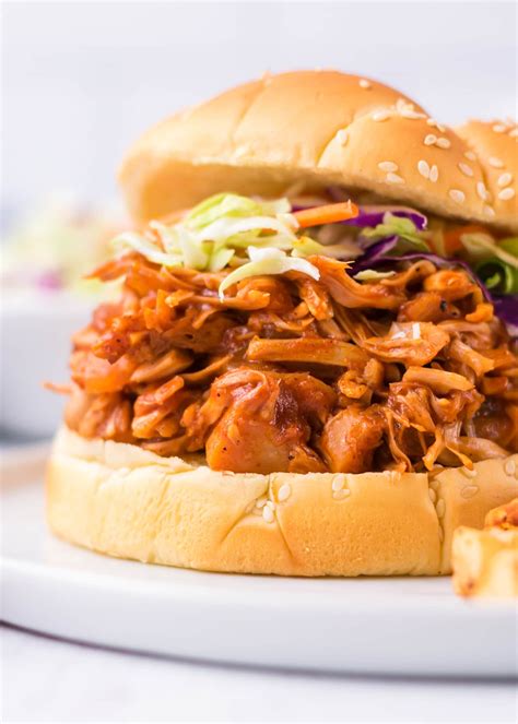 Jackfruit Pulled Pork Recipe {5 Ingredients!} Vegan BBQ Sandwiches