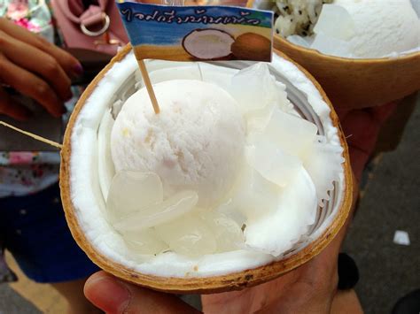 FoodieFC: Coconut Ice Cream at Chatuchak Weekend Market (Thailand, Bangkok)