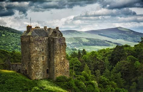 Neidpath Castle, Peebles | Not the easiest view on the plane… | Flickr