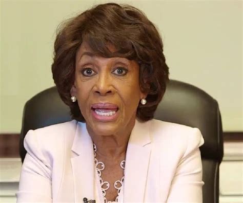 Maxine Waters Biography - Facts, Childhood, Family Life & Achievements