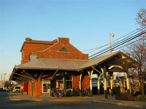 A Mellow Yellow Morning at the Farmingdale Train Station