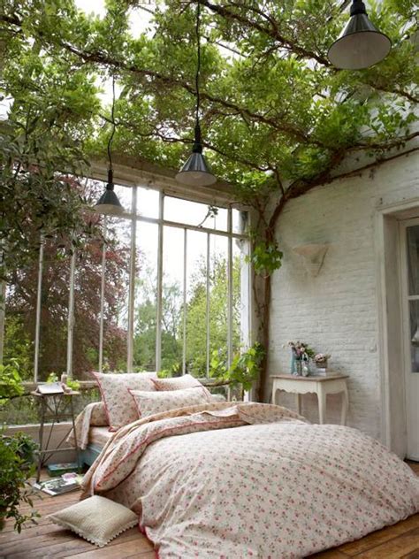 20 Dreamy Indoor/Outdoor Bedrooms That Nature Inspired | HomeMydesign | Outdoor bedroom ...