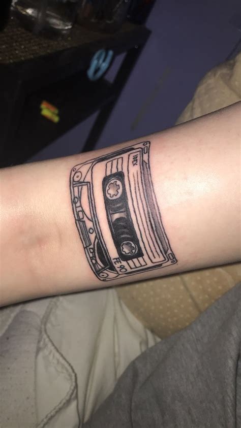 Cassette tape tattoo #cassettes | Tätowierungen, Tattoo ideen, Kassette