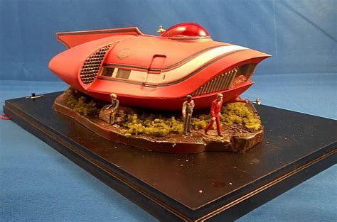 spaceship display diorama from the 1960's TV series 'Land of the Giants' | Sci fi models, Sci fi ...