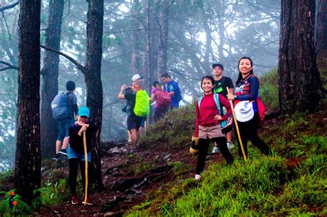 Celebrating Freedom in the Peaks of Mt. Ulap – The Girl with the Muji Hat