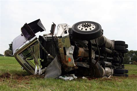 Driver Injured after Semi-Truck Accident on US 60 [Tempe, AZ]