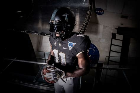 Starry Knights: UCF football team to wear NASA-themed uniforms | collectSPACE