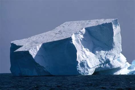 Iceberg that sunk the Titanic was 100,000 years old and originally ...