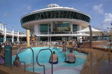 5 perfect times to enjoy the pool on a Royal Caribbean cruise without a ...