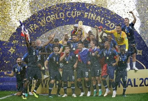 Tens of thousands flood Paris streets to celebrate France's World Cup win | CBC News