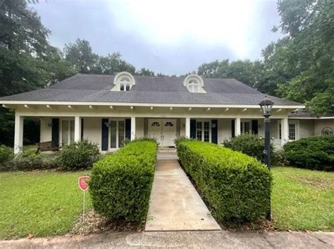 Homes for Sale in Dothan AL with Pool | Zillow