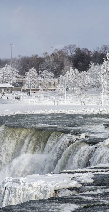 Frozen Niagara Falls stuns visitors who dare to brave bitter cold