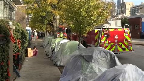 Migrants Chicago: 4 taken to hospital from South Loop CPD station near 17th, State streets where ...