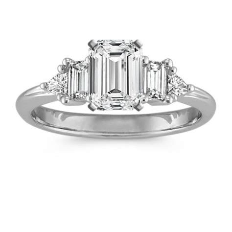 Your Guide to the Most Popular Engagement Ring Settings | Who What Wear