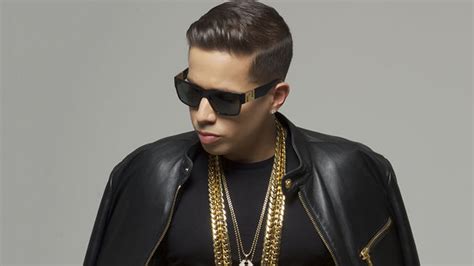 El cantante de música urbana, De La Ghetto, firma con Warner Music | Telemundo