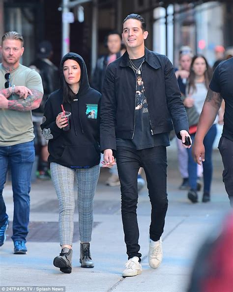 Halsey and G-Eazy enjoy a romantic stroll in Manhattan | Daily Mail Online