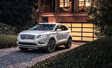 2019 Lincoln MKC Reviews | Lincoln MKC Price, Photos, and Specs | Car and Driver