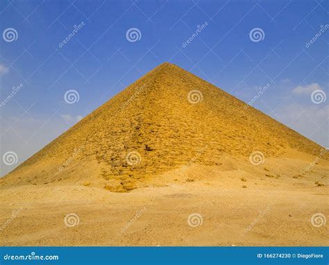 Red Pyramid, Dahshur, Egypt Stock Photo - Image of ancient, angle ...