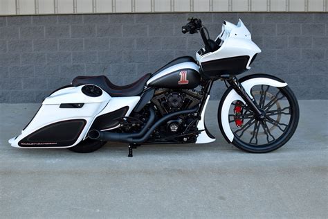 2015 Custom Road Glide Bagger Is a No Expenses Spared Showpiece ...