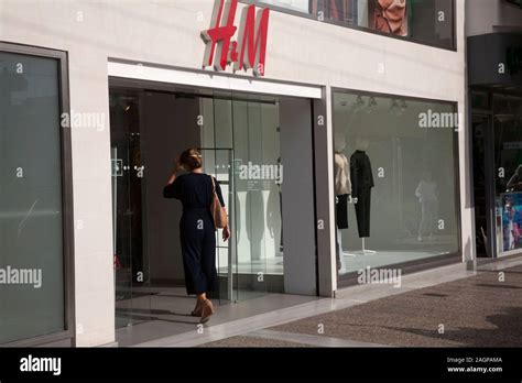 H&m hi-res stock photography and images - Alamy