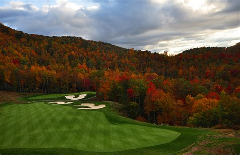 12 American Golf Courses to Enjoy the Fall Foliage - golfcartking.com