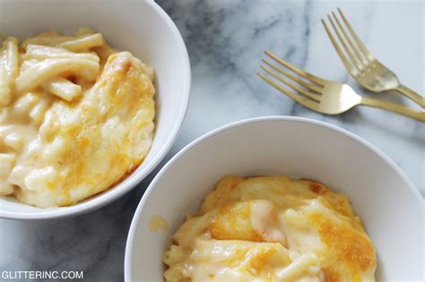 Baked Macaroni and Cheese in a Bechamel Sauce {Recipe} | Glitter, Inc.