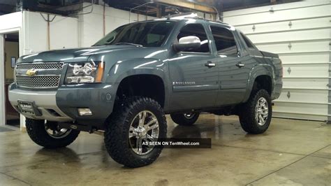 2008 Chevrolet Avalanche Lifted Custom Lt Crew Cab Pickup 4 - Door 5. 3l