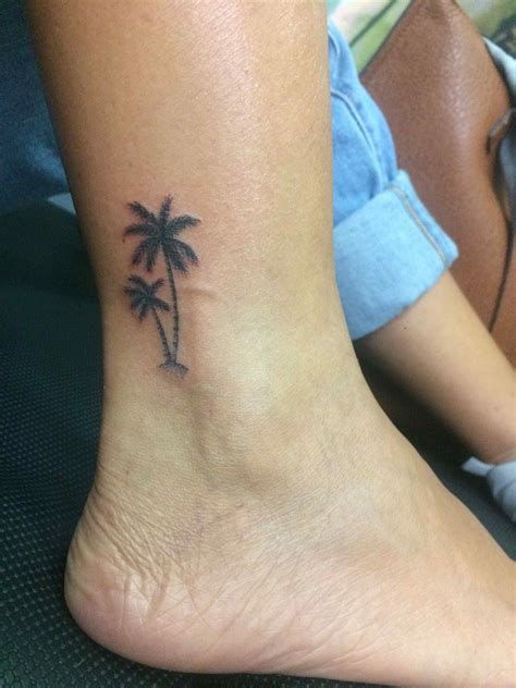 Luxury Palm Tree Small Cute Tattoos - prekhome | Palm tree tattoo ankle, Tree tattoo ankle, Palm ...