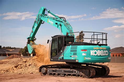 Kobelco Heavy Excavators Ready To Move Out! - LiftRite