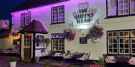 The Queens Head Pub, Country Pub in Dogmersfield, near Fleet, Hampshire