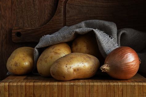 How to Store Potatoes and Onions the Right Way | Reader's Digest