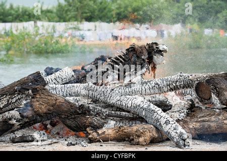 Body burning on funeral pyre at Hindu cremation at Manikarnika Stock Photo, Royalty Free Image ...