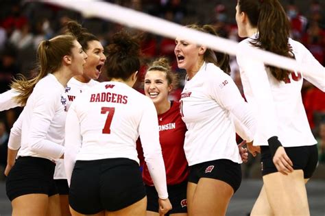 Wisconsin Badgers volleyball notebook: UW falls to Texas in Final Four - Bucky's 5th Quarter