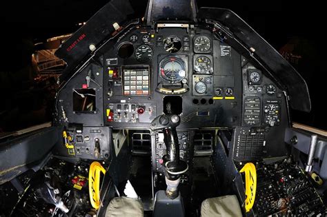 F-117 Nighthawk | Cockpit, Stealth, Stealth technology