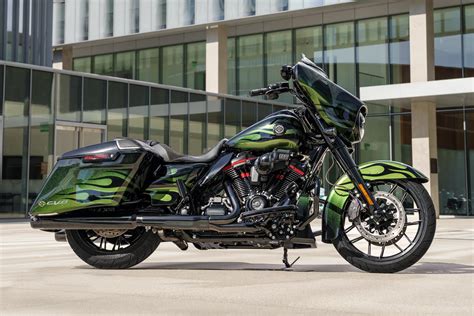 2022 Harley-Davidson CVO Street Glide First Look [3 Colors + 15 Photos]