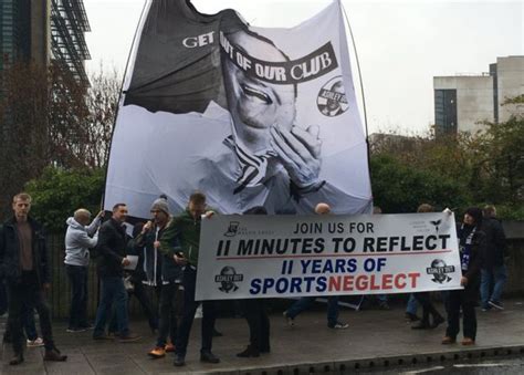 Newcastle United fans protest with 11th-minute walk-in - BBC News