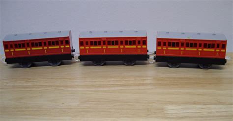 Tomy Plarail Thomas Trackmaster * LOT of 3 Rare Red Express Coaches ...